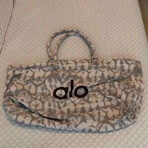 ALO Yoga Black and Cream Patterned Tote Bag